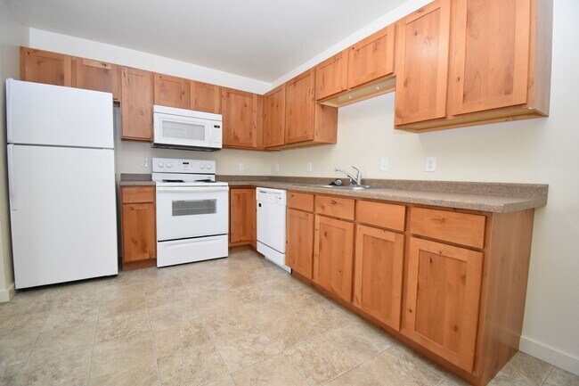 Building Photo - Beautiful 2BR/1Bath Unit.  Centrally Located.  Washer/Dryer in unit!