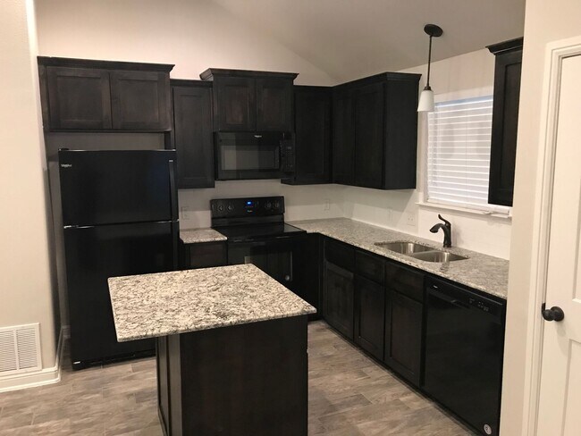 Building Photo - Charming 2 Bed / 2 Bath Duplex in Trimmier...