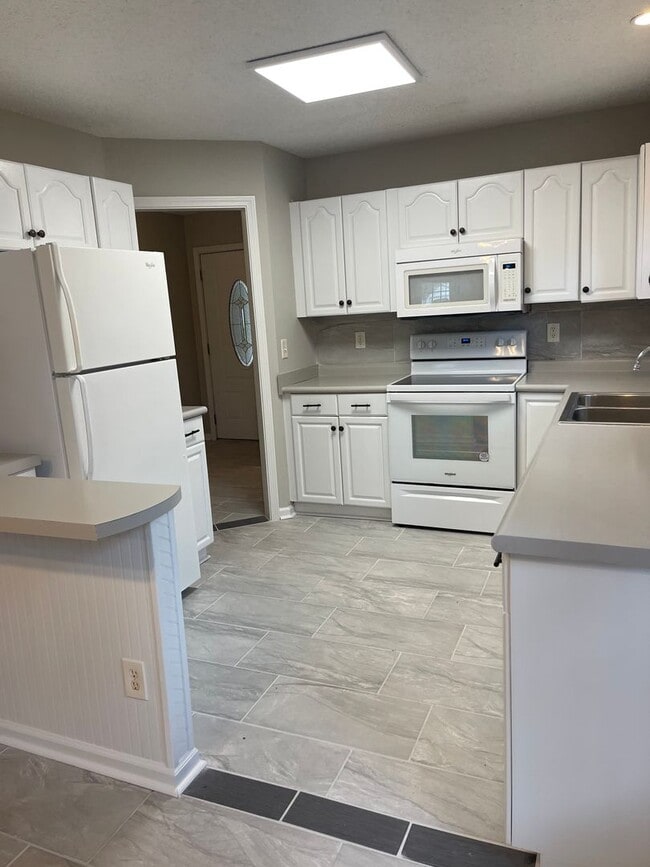 Building Photo - 265 Windridge Dr
