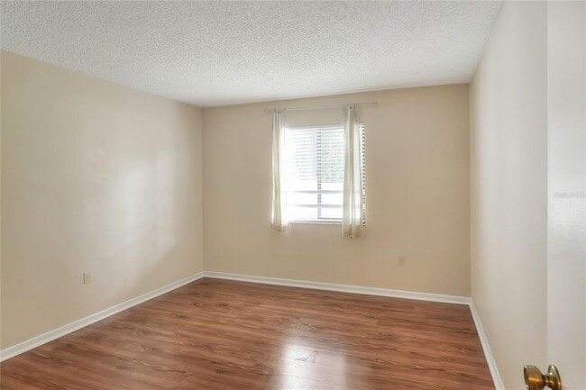 Building Photo - 3988 Oak Loop