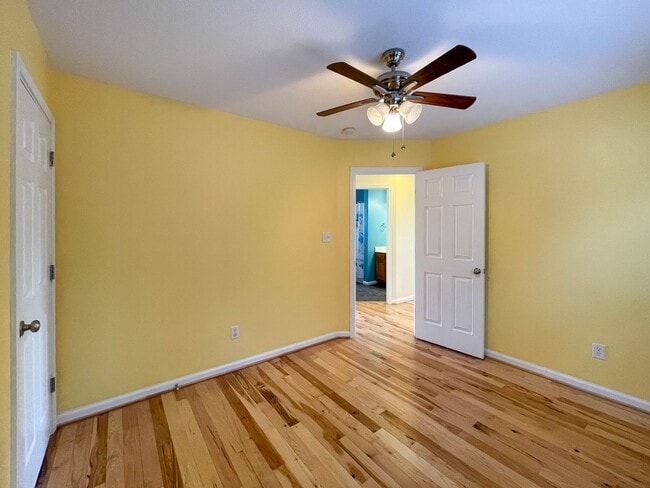 Building Photo - Beautiful Four Bedroom in East Asheville