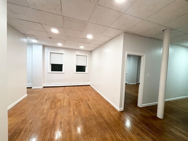 Building Photo - 98 Main St