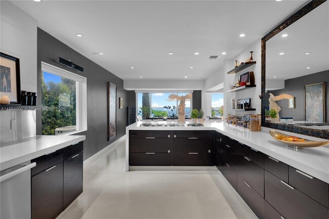 Building Photo - 1111 N Venetian Dr