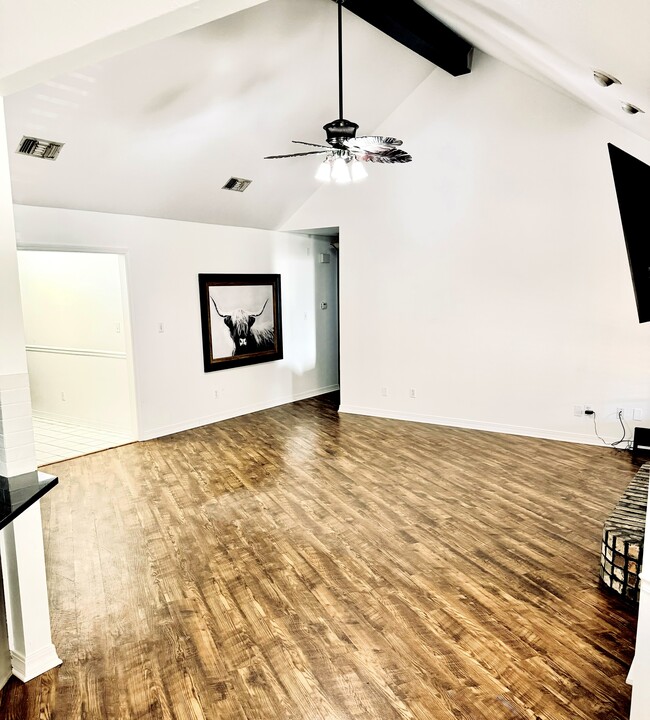 Building Photo - 2235 Middle Creek Blvd