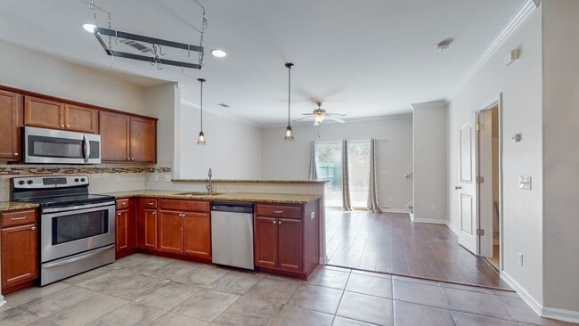 Building Photo - Townhome living in Richmond Hill's Creekside Subdivision - Community Pool and Playground