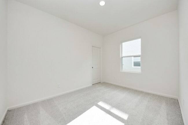 Building Photo - 31035 Gayle Prairie Oaks St