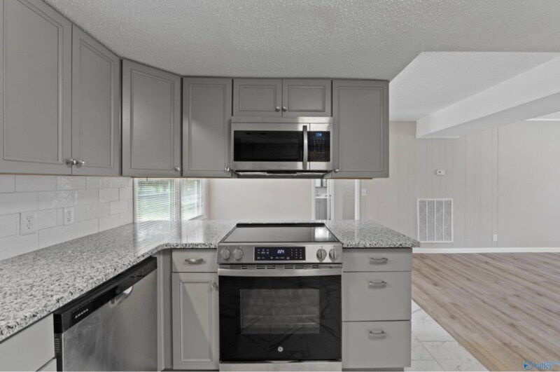 Building Photo - 2519 Excalibur Dr SE