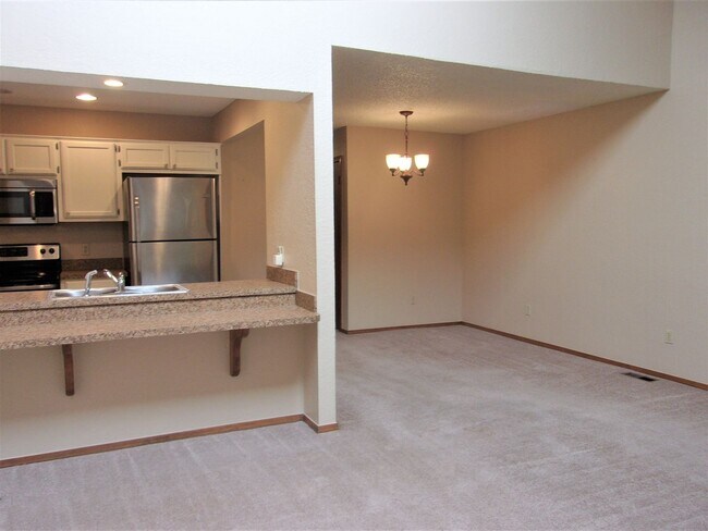Building Photo - TJ 12 - FFG 8911 8913