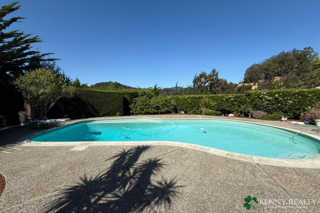 Building Photo - Large Updated 5 Bedroom Home in San Mateo ...