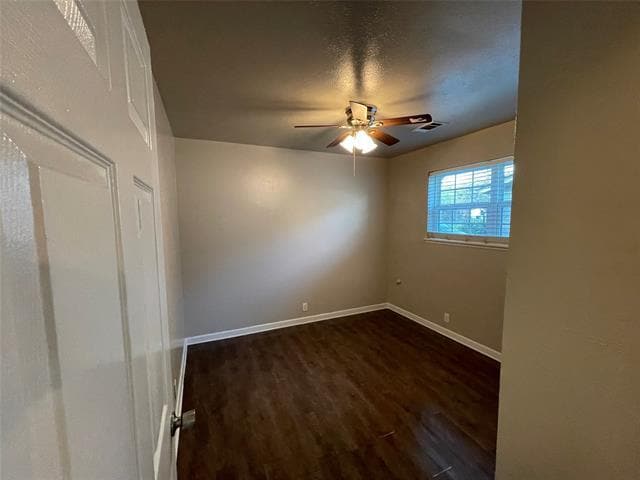 Building Photo - 712 SW Sunnybrook Dr