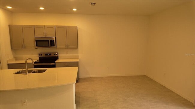 Building Photo - 2207 Portrait St