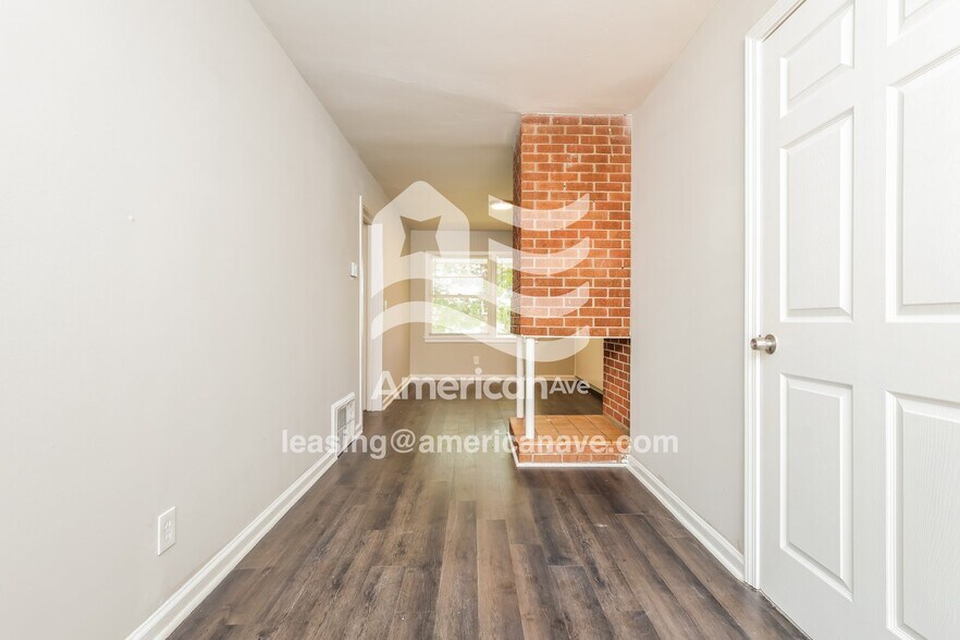 Building Photo - 3965 Mosley Dr