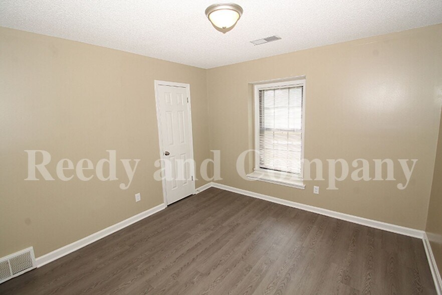 Building Photo - 4682 Sandy Park Dr