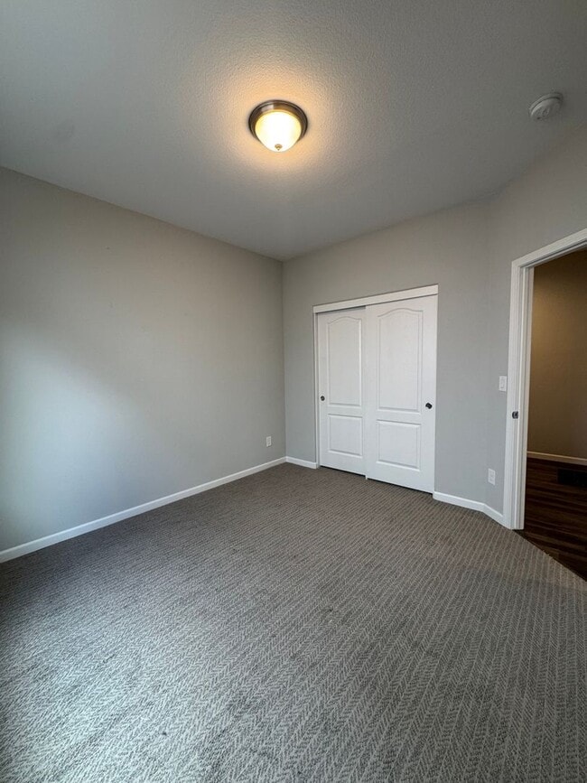 Building Photo - 322 Granite Ct
