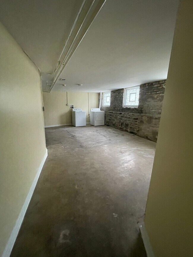 Building Photo - 1500 S Trumbull Ave