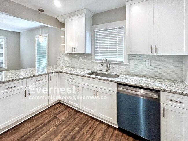 Building Photo - 4-Room Home in Prime Location Near Schools...