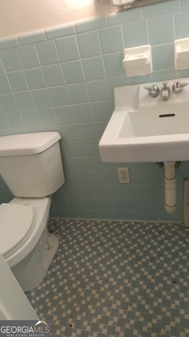 Building Photo - 81 Woodruff St