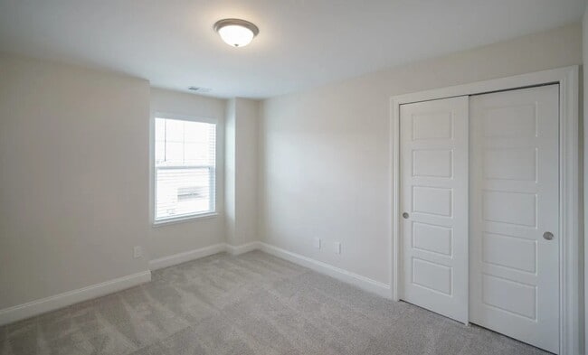 Building Photo - 7 Callen Oak Wy