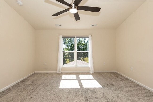 Building Photo - Gorgeous End Unit Townhome!