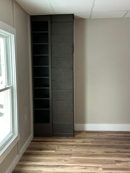 Building Photo - 415 S James St