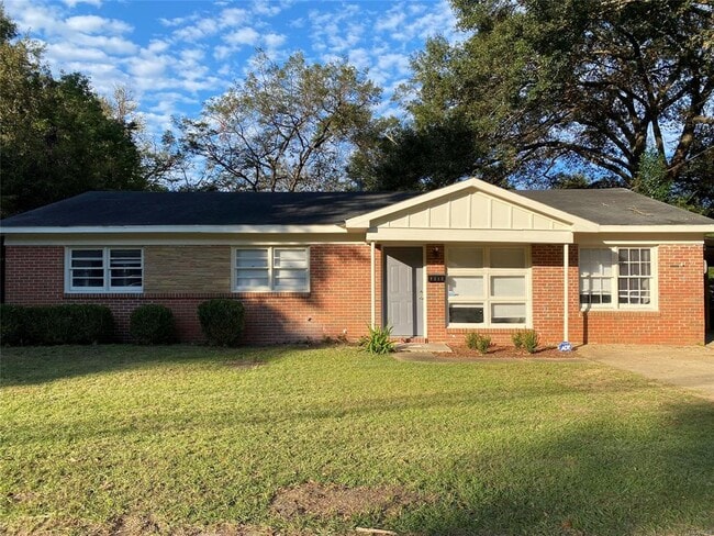 Building Photo - 1717 Robison Hill Rd