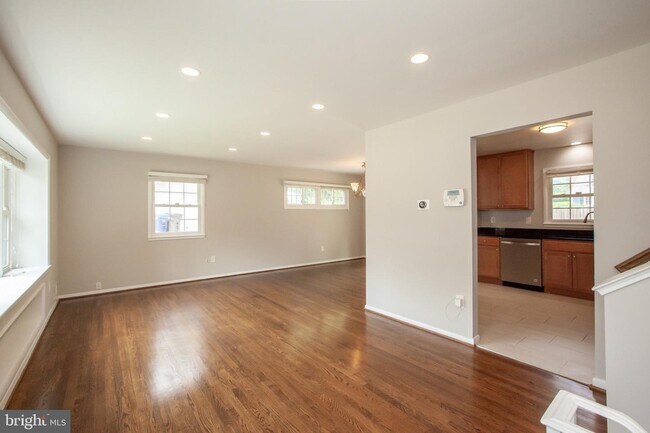 Building Photo - 2533 Hillsman St