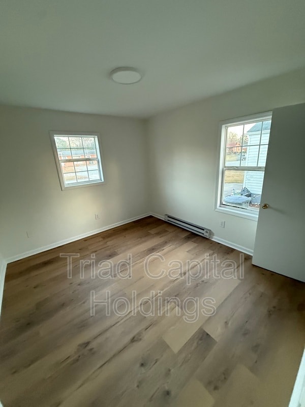 Building Photo - 704 Pine St