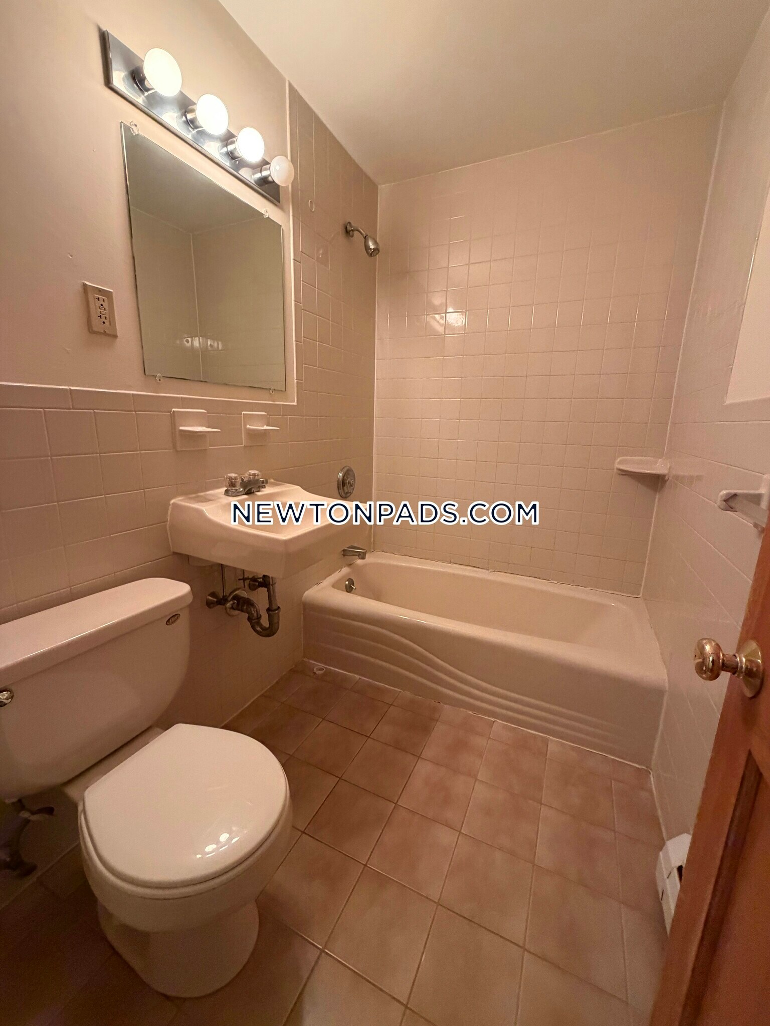 Building Photo - 282 Grove St