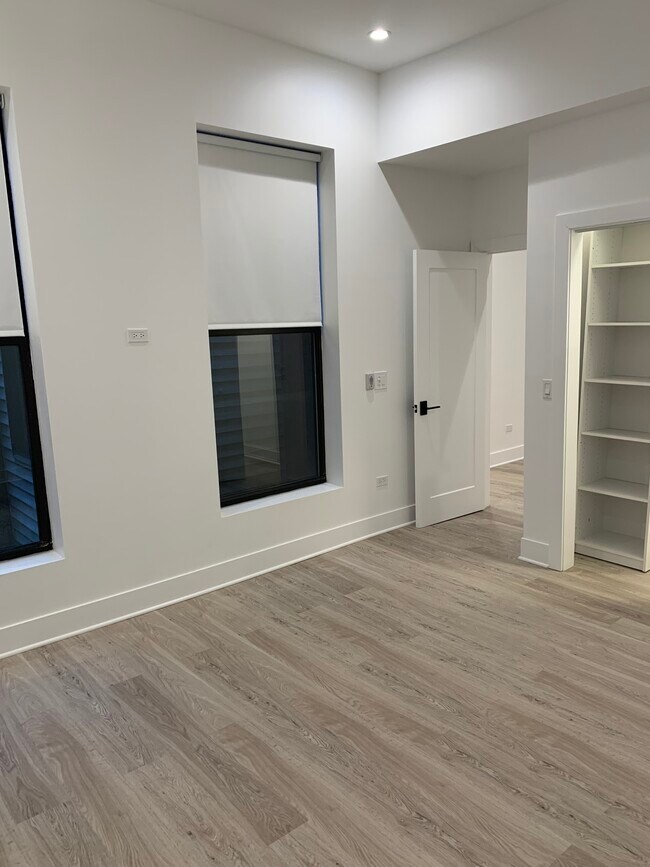 Bed 1 - Windows - 18 W Ontario St