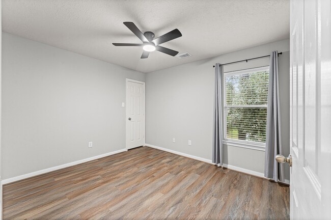 Building Photo - 135 S Spinning Wheel Cir