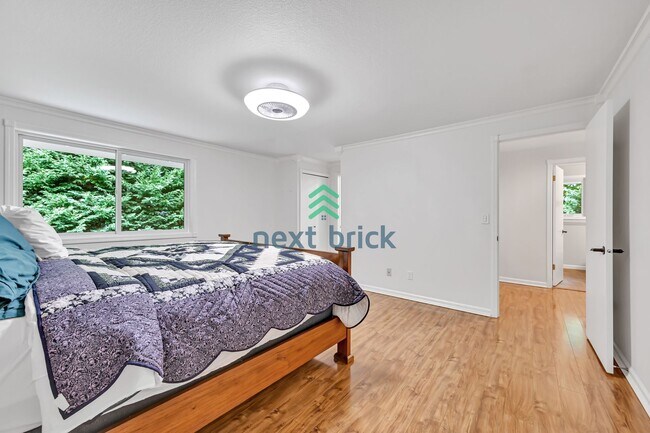 Building Photo - A fabulous 3 bedroom and 3.5 bathroom house