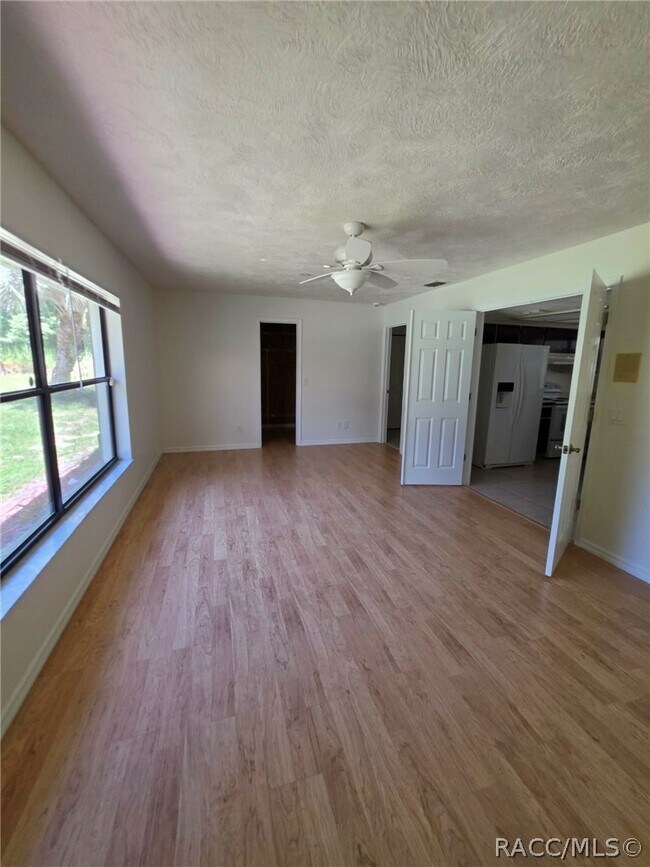 Building Photo - 1600 W Ivorywood Dr