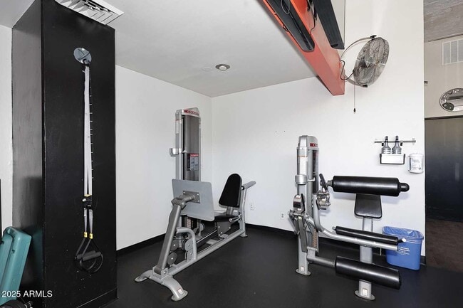 Building Photo - 207 W Clarendon Ave