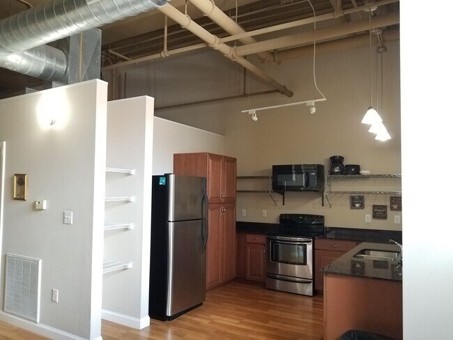 Building Photo - 2 bedroom 2 bath furnished - first floor unit