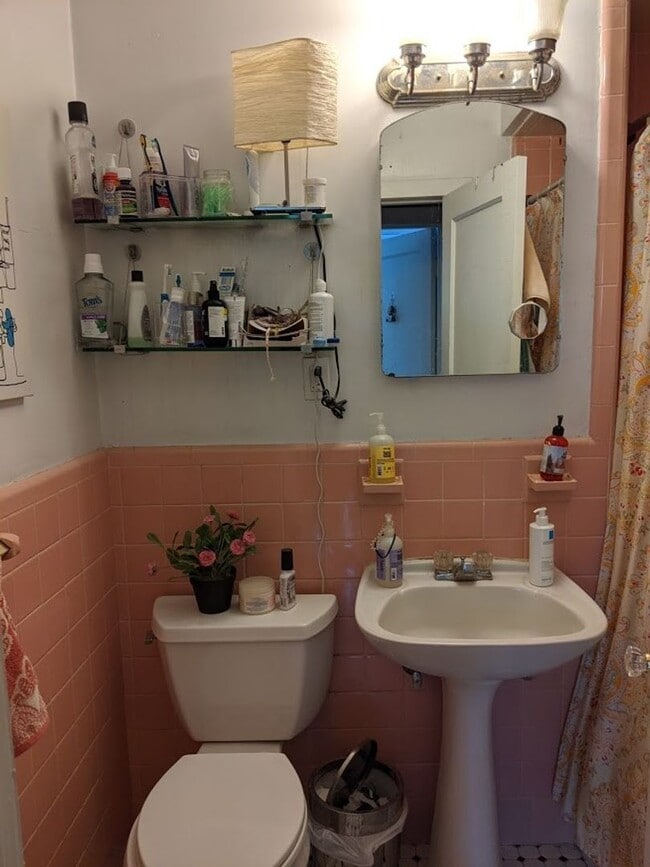 Building Photo - Very Nice 3 bed 1.5 Bath in Coolidge Corner....