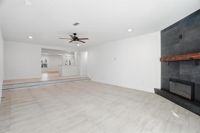 Building Photo - 2228 Goldenrod Ave