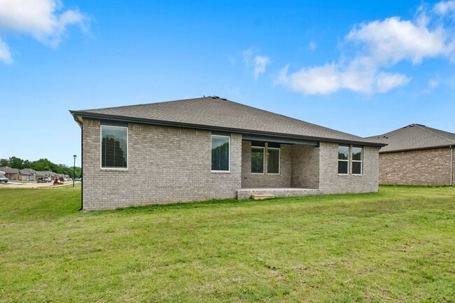 Building Photo - Stunning New 4-Bedroom Home with Modern Up...