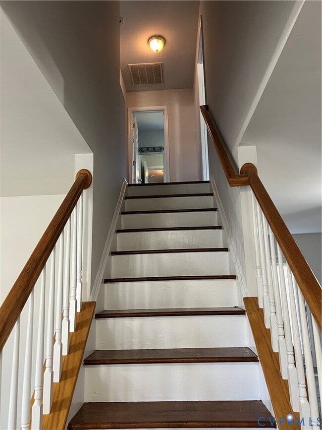 Building Photo - 2123 Cloverdale Ave