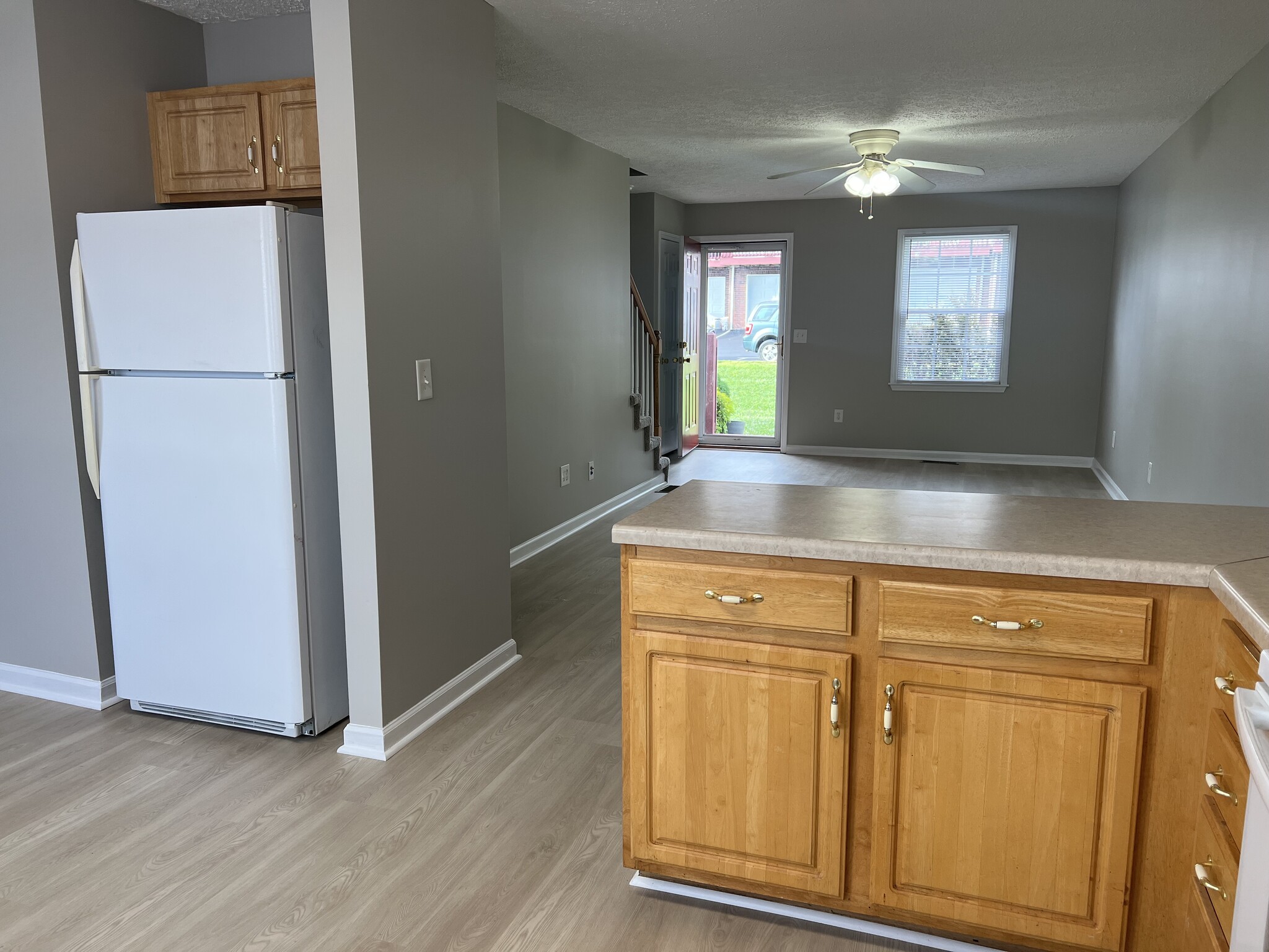 Building Photo - 577 Beaverview Dr