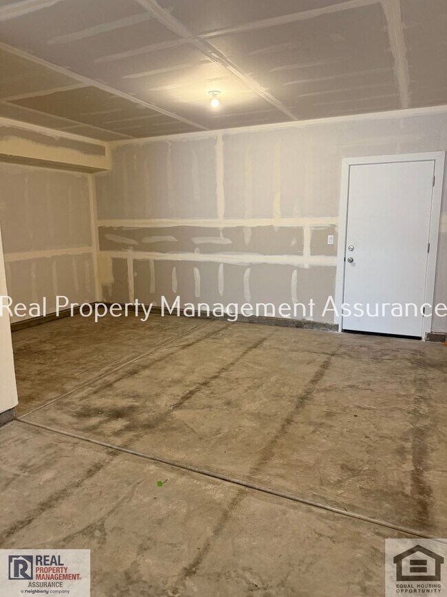 Building Photo - 3023 SW Sherman Pl