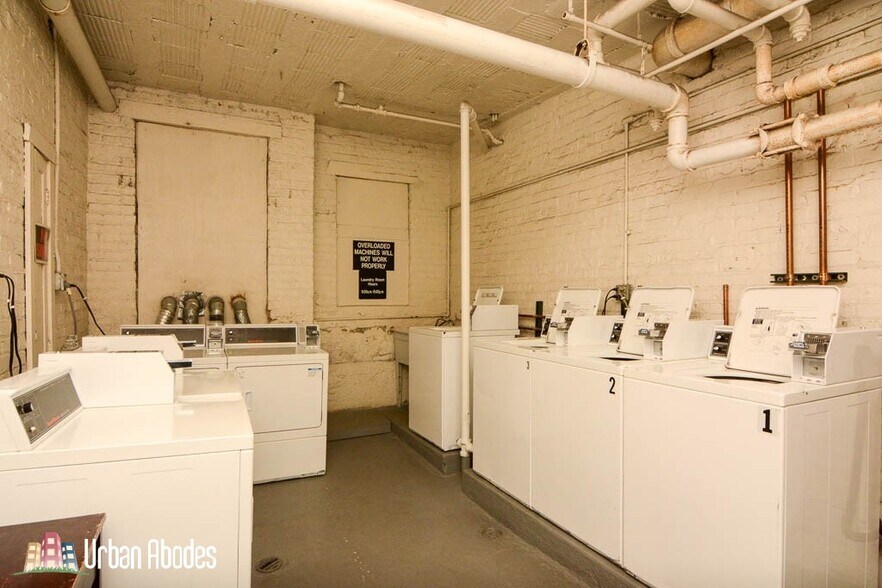 Building Photo - 4614 Paulina N St