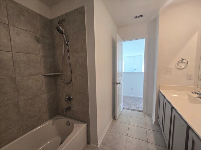 Building Photo - 7318 Parkview Dr