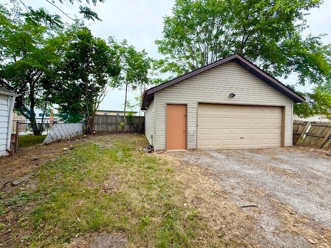 Building Photo - 14224 Berwyn Ave