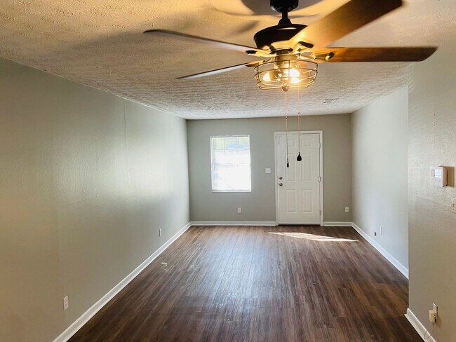 Building Photo - Duplex near Lake Jackson