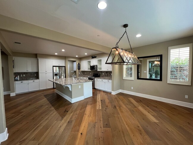 Building Photo - Former model home with tons of upgrades in...