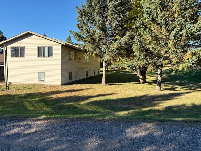 Building Photo - 809 County Rd 2 S