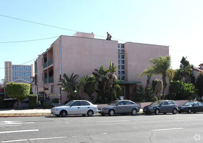 Building Photo - 215 W Grape St