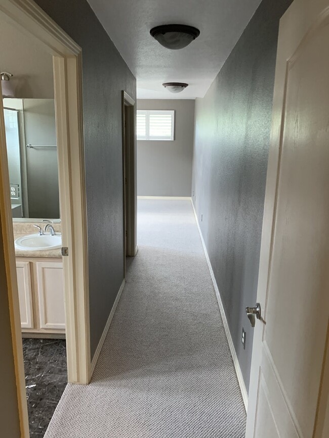 Building Photo - Beautiful Condo For Rent