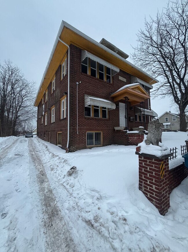 Building Photo - 235 S Arlington St