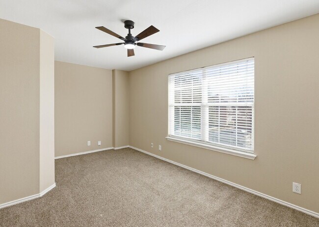 Building Photo - Freshly Updated 3 Bedroom Home on Large Corner Lot!